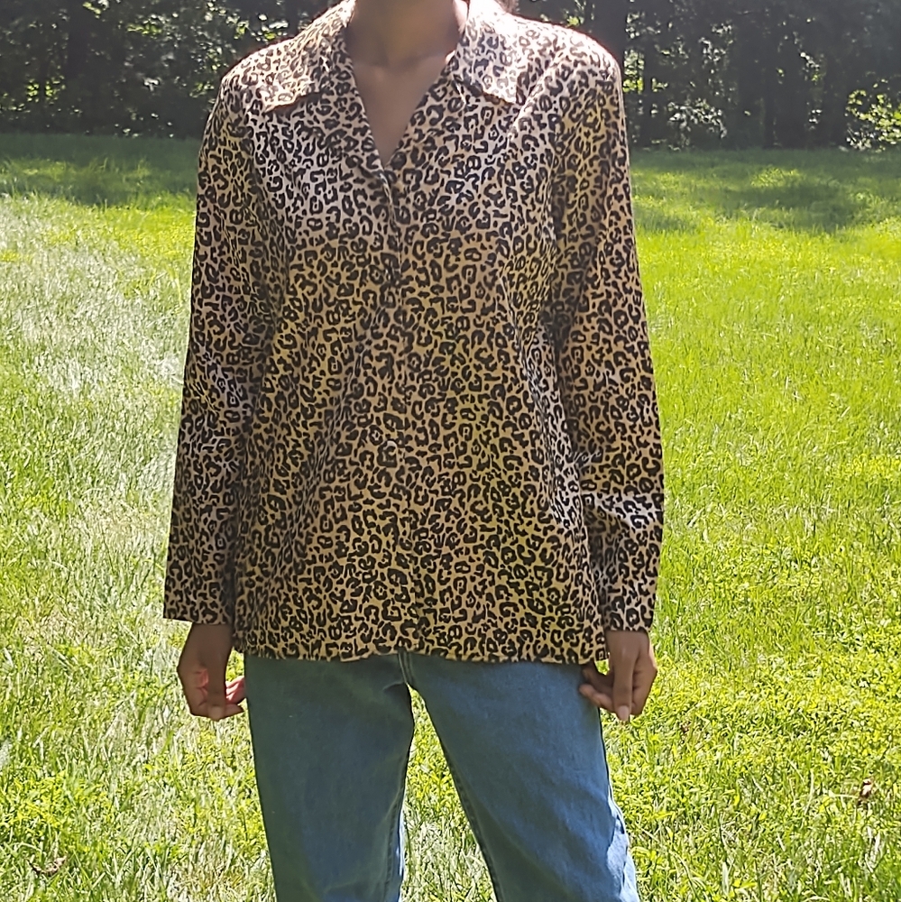 Vintage Cheetah Print Button up Top